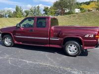 Image 4 of 17 of a 2000 GMC SIERRA 1500