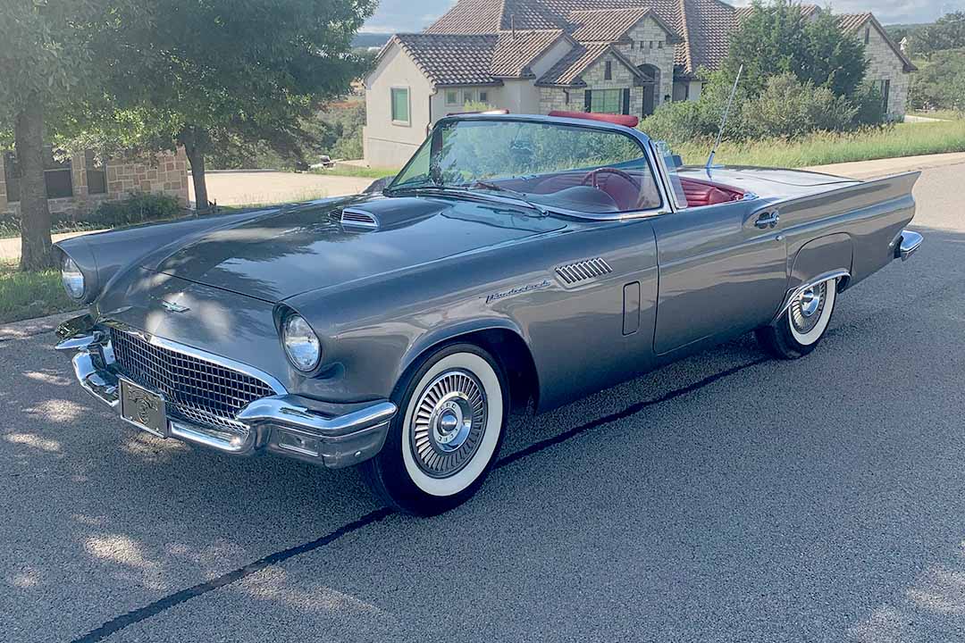 3rd Image of a 1957 FORD THUNDERBIRD