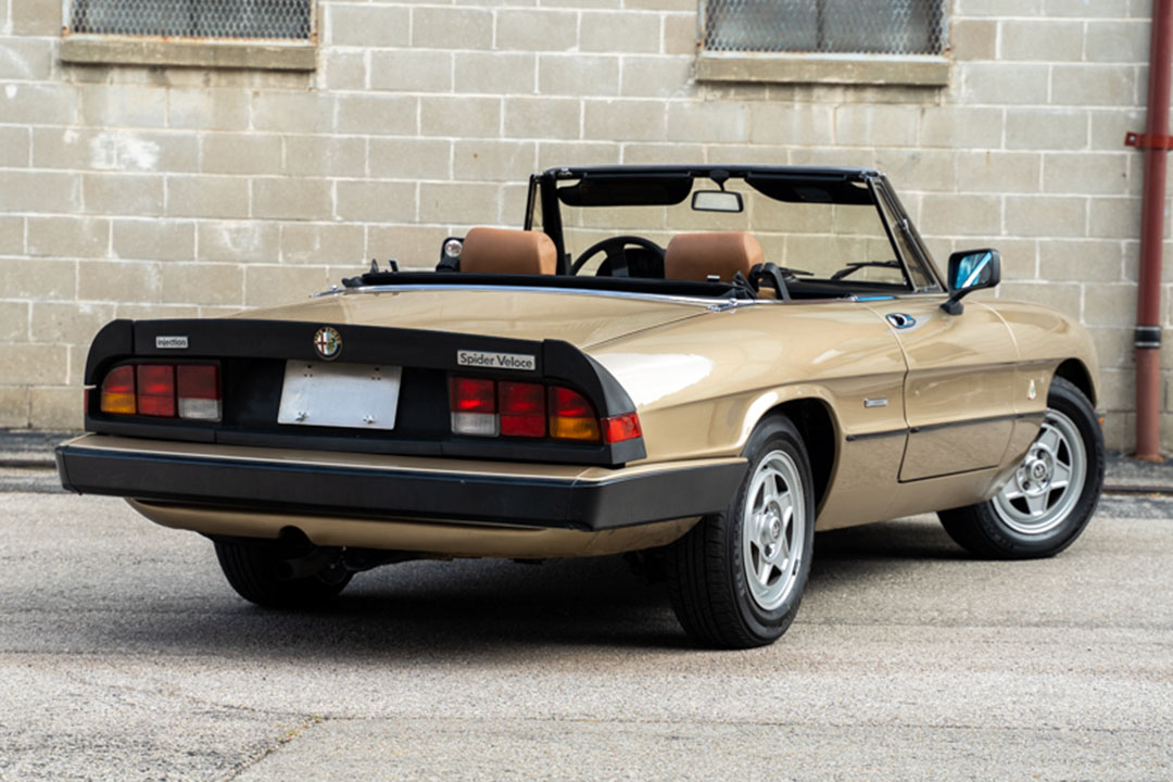 3rd Image of a 1986 ALFA ROMEO SPIDER VELOCE