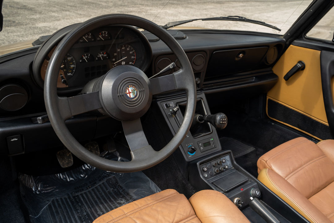 5th Image of a 1986 ALFA ROMEO SPIDER VELOCE