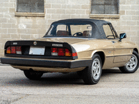 Image 3 of 20 of a 1986 ALFA ROMEO SPIDER VELOCE