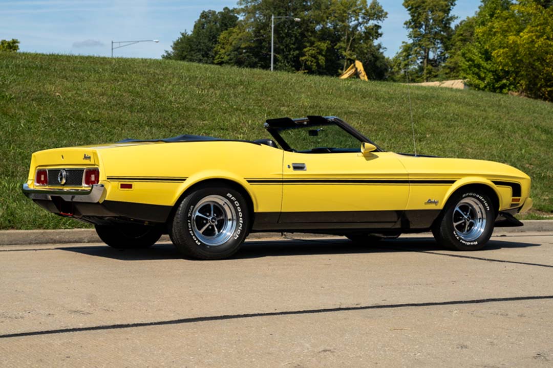 2nd Image of a 1973 FORD MUSTANG