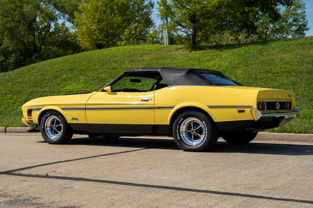 3rd Image of a 1973 FORD MUSTANG