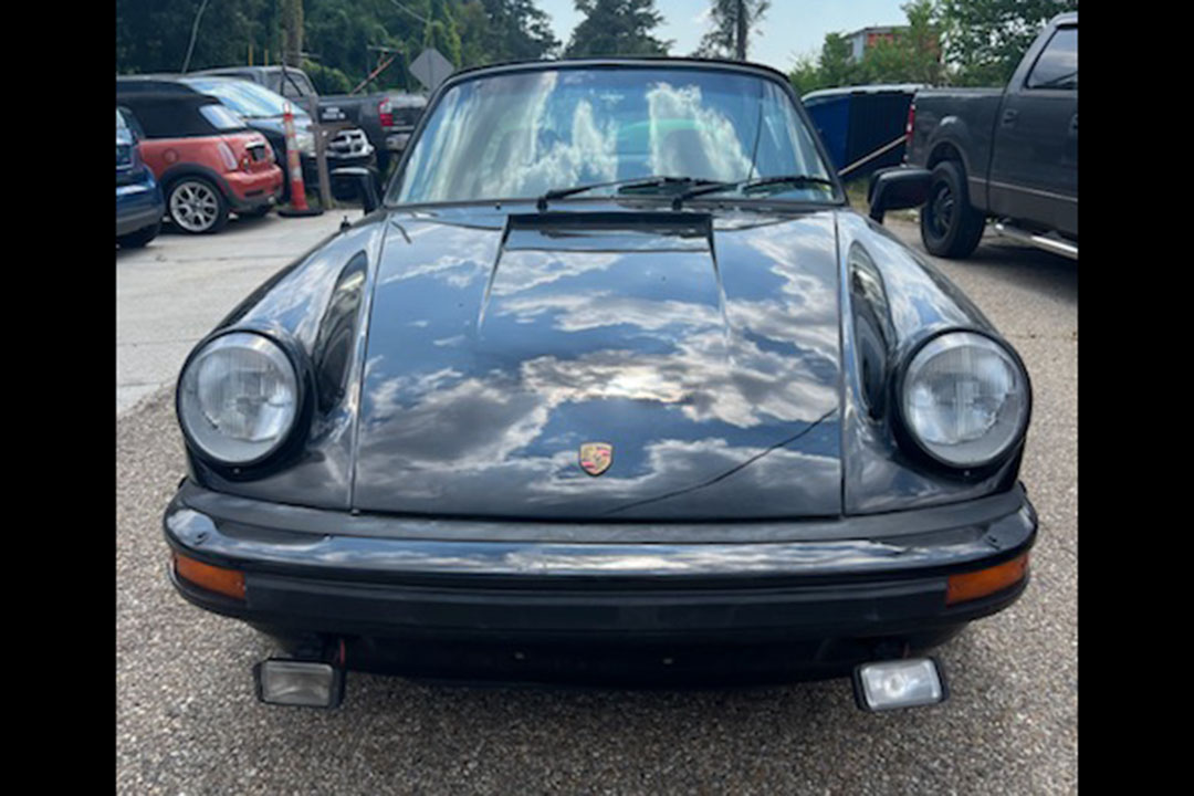 2nd Image of a 1983 PORSCHE 911 TARGA