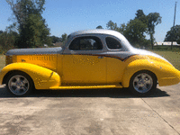 Image 5 of 19 of a 1938 PONTIAC .