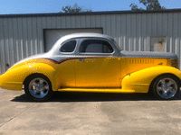 Image 6 of 19 of a 1938 PONTIAC .