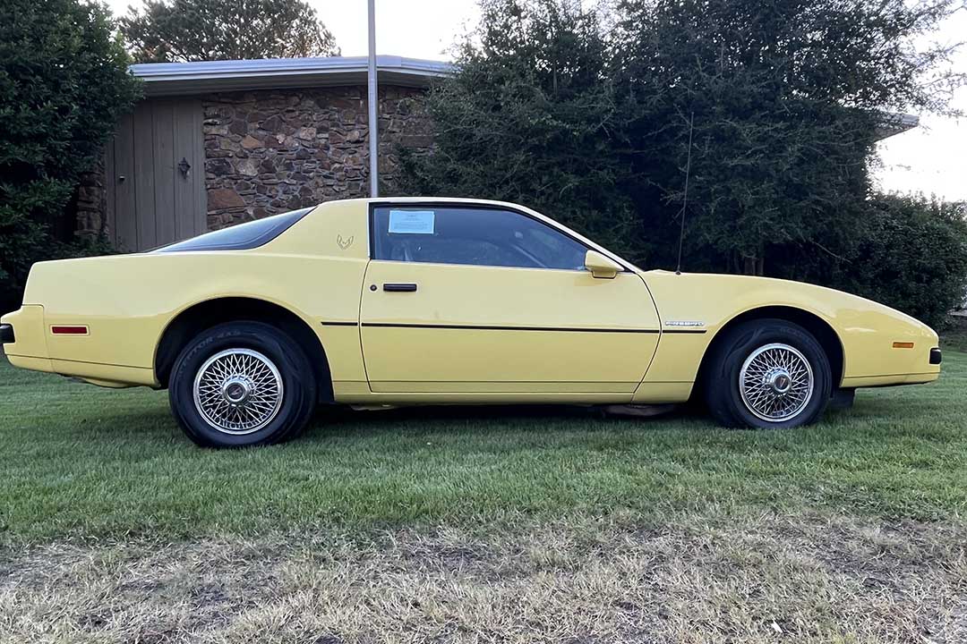 1st Image of a 1985 PONTIAC FIREBIRD