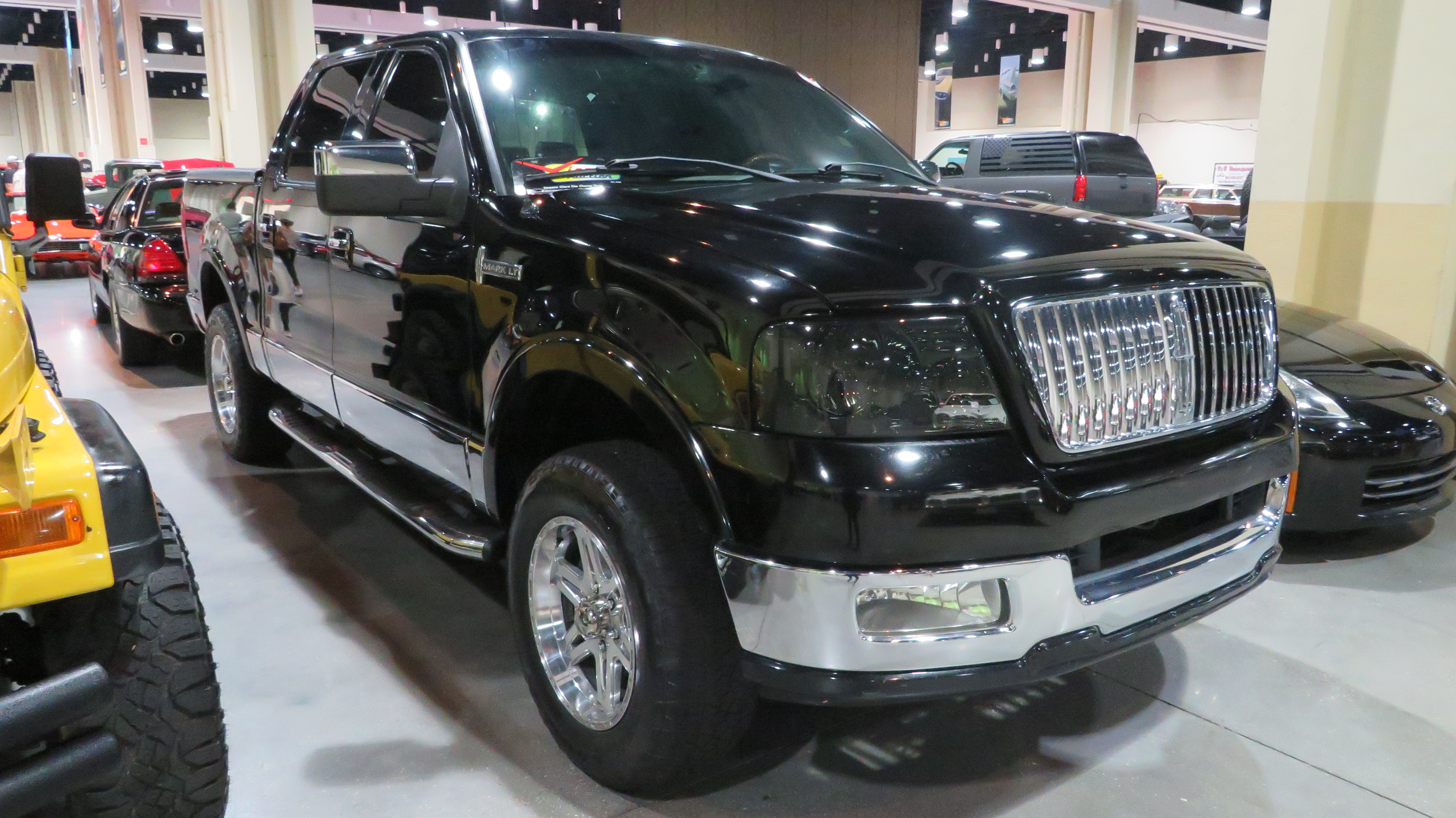 2nd Image of a 2006 LINCOLN MARK LT
