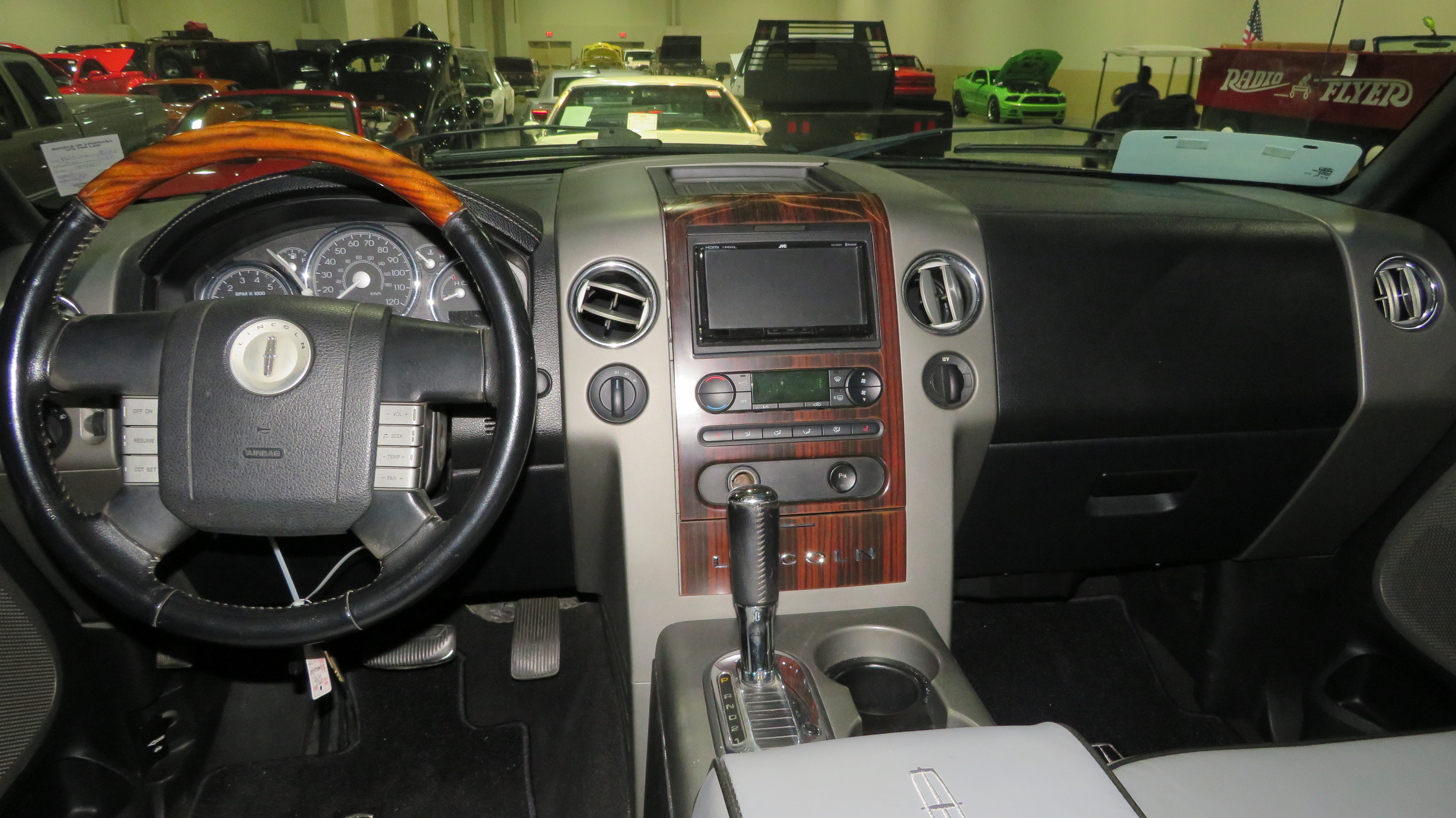 4th Image of a 2006 LINCOLN MARK LT