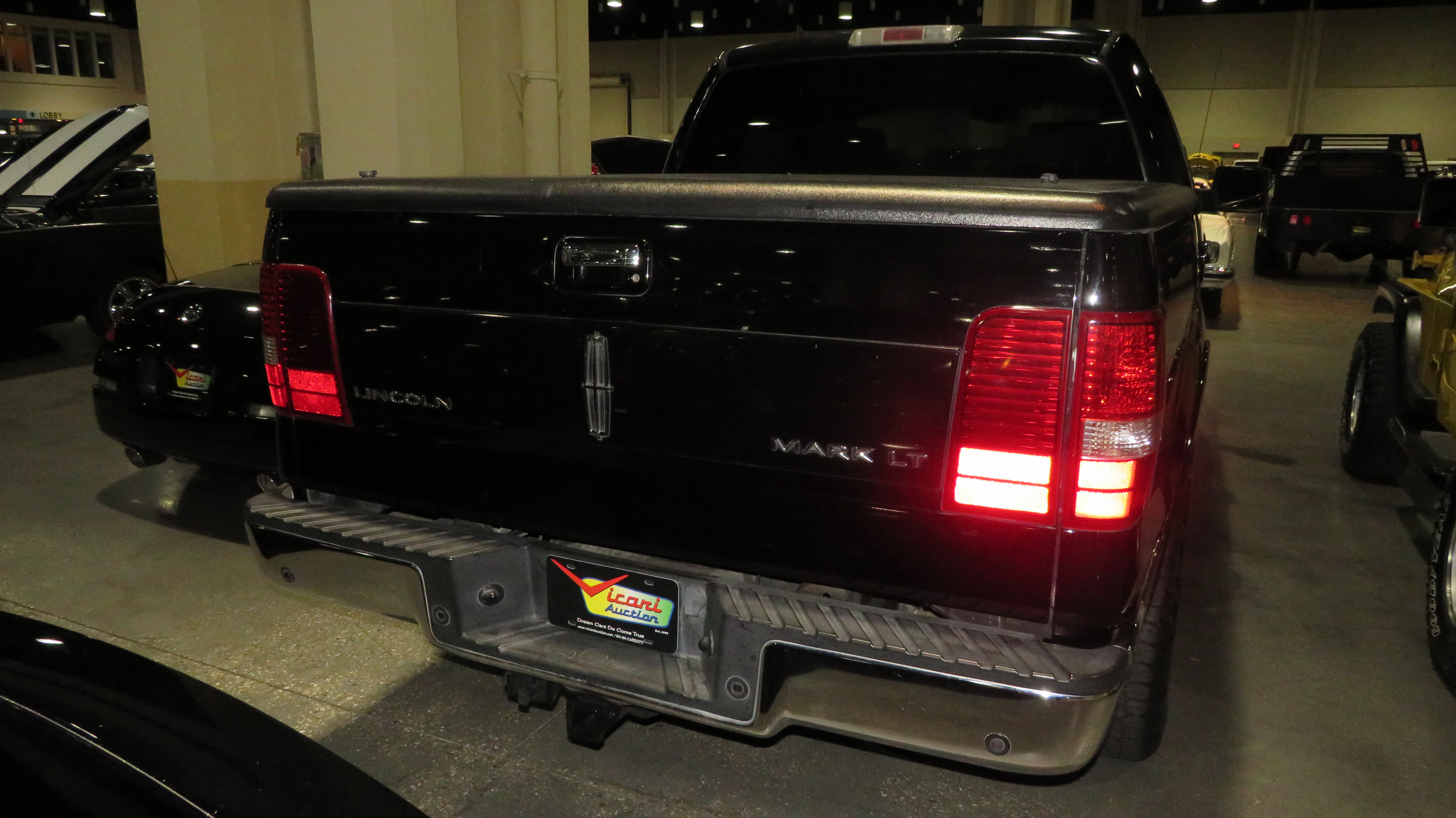 11th Image of a 2006 LINCOLN MARK LT