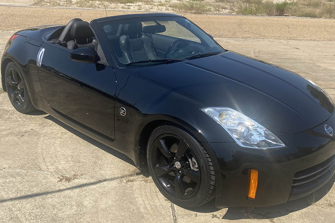 2nd Image of a 2006 NISSAN 350Z