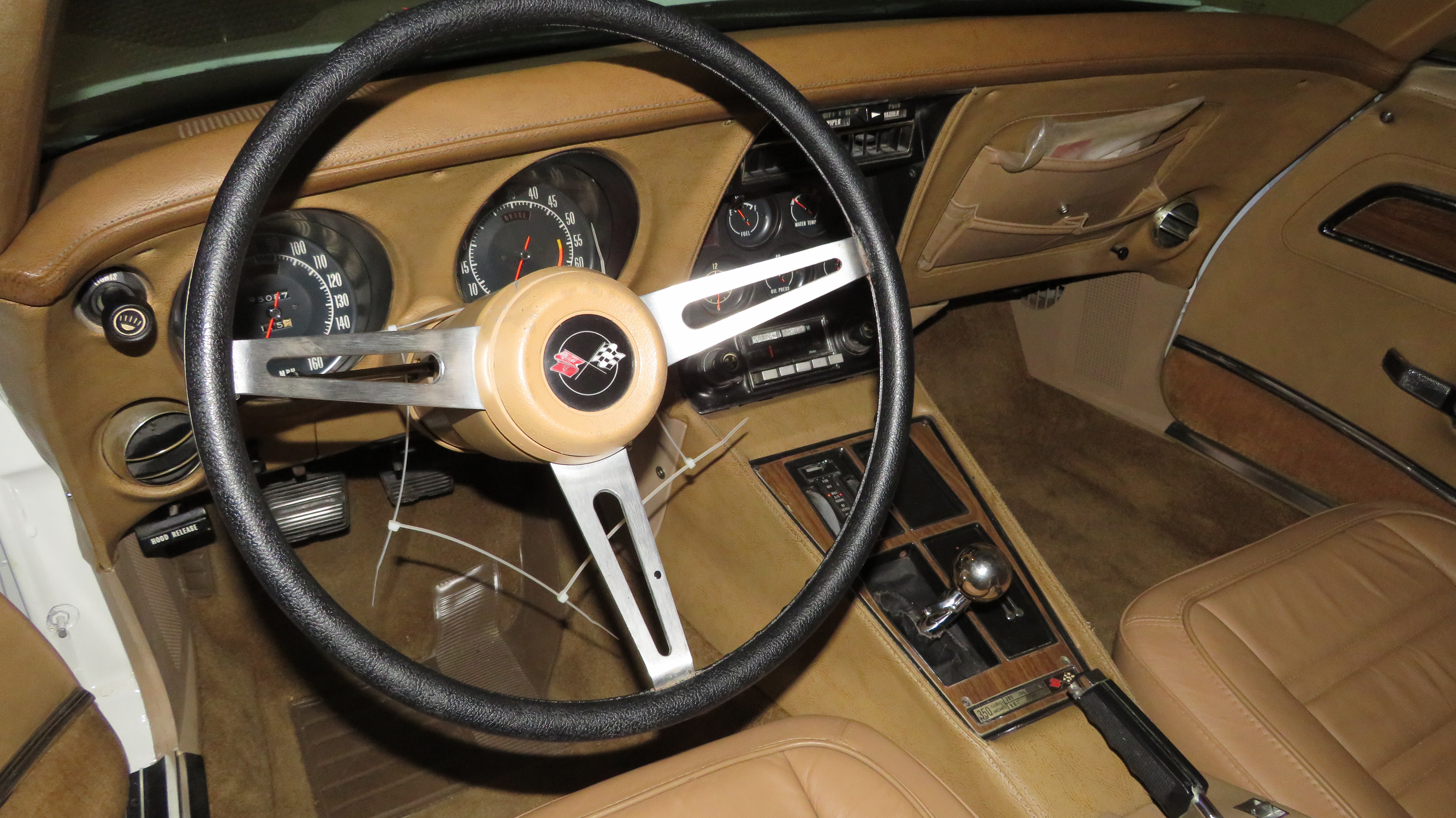 4th Image of a 1974 CHEVROLET CORVETTE