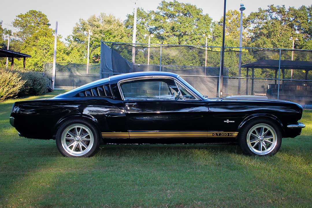 2nd Image of a 1966 FORD MUSTANG SHELBY