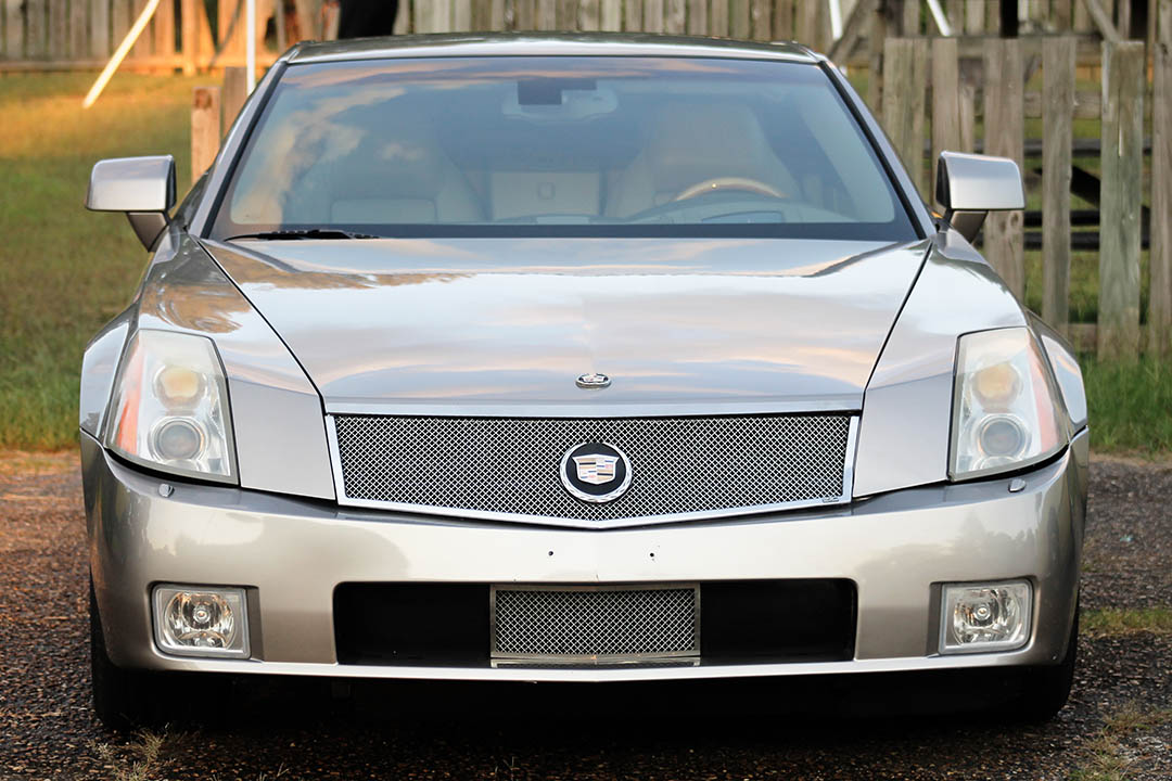 2nd Image of a 2005 CADILLAC XLR