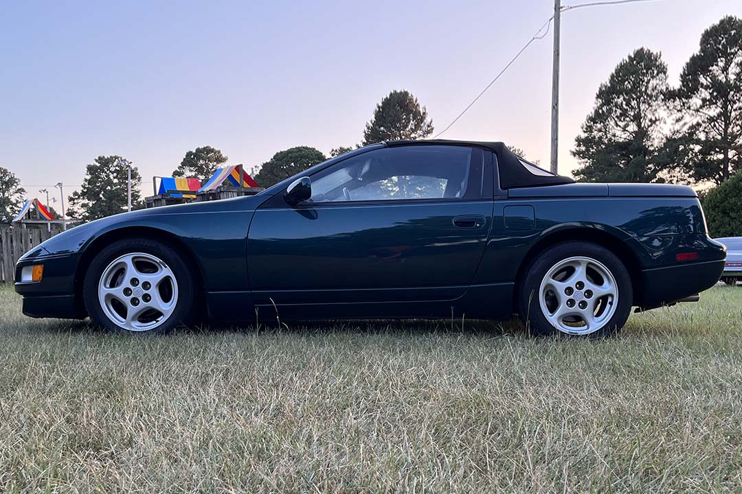 3rd Image of a 1995 NISSAN 300ZX