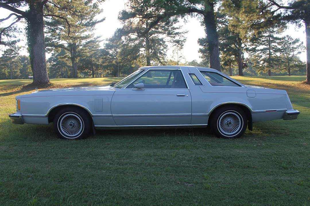 1st Image of a 1977 FORD THUNDERBIRD