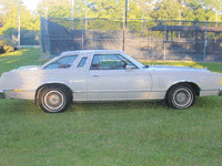 Image 3 of 9 of a 1977 FORD THUNDERBIRD