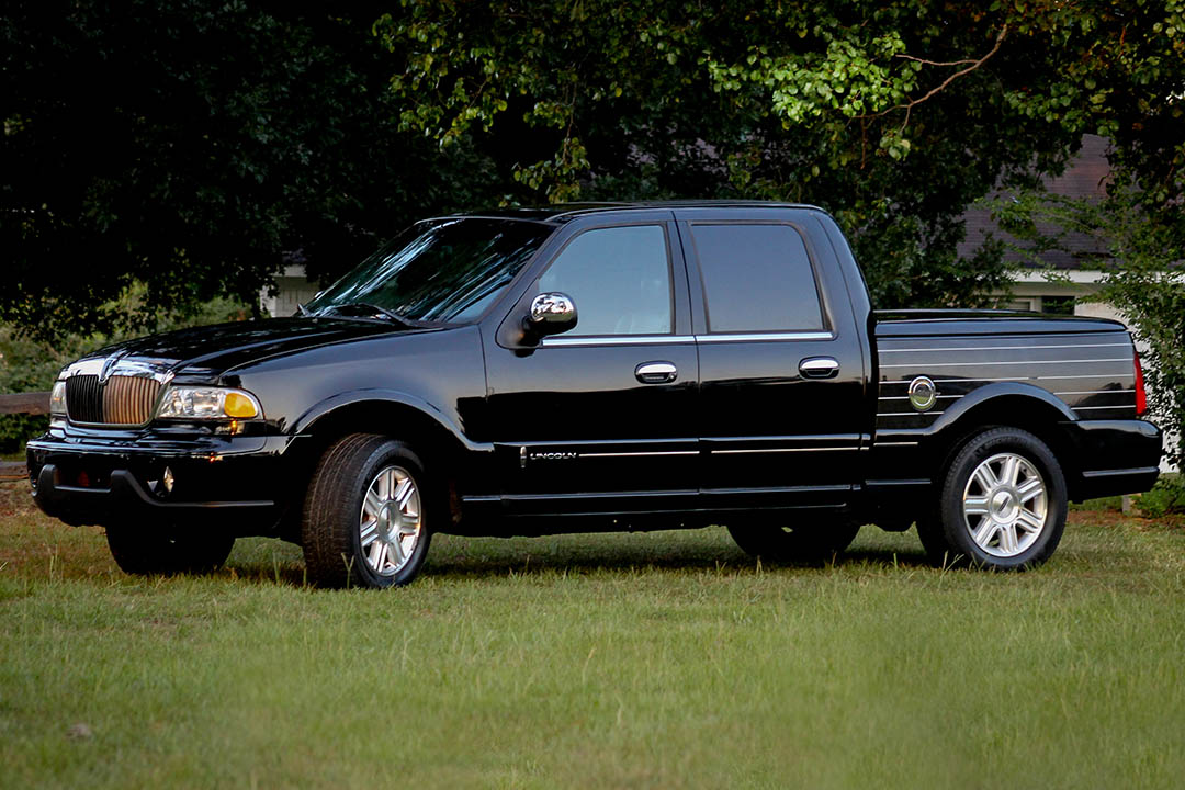 0th Image of a 2002 LINCOLN BLACKWOOD