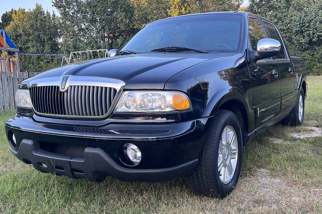 1st Image of a 2002 LINCOLN BLACKWOOD