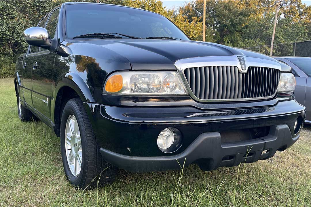 2nd Image of a 2002 LINCOLN BLACKWOOD