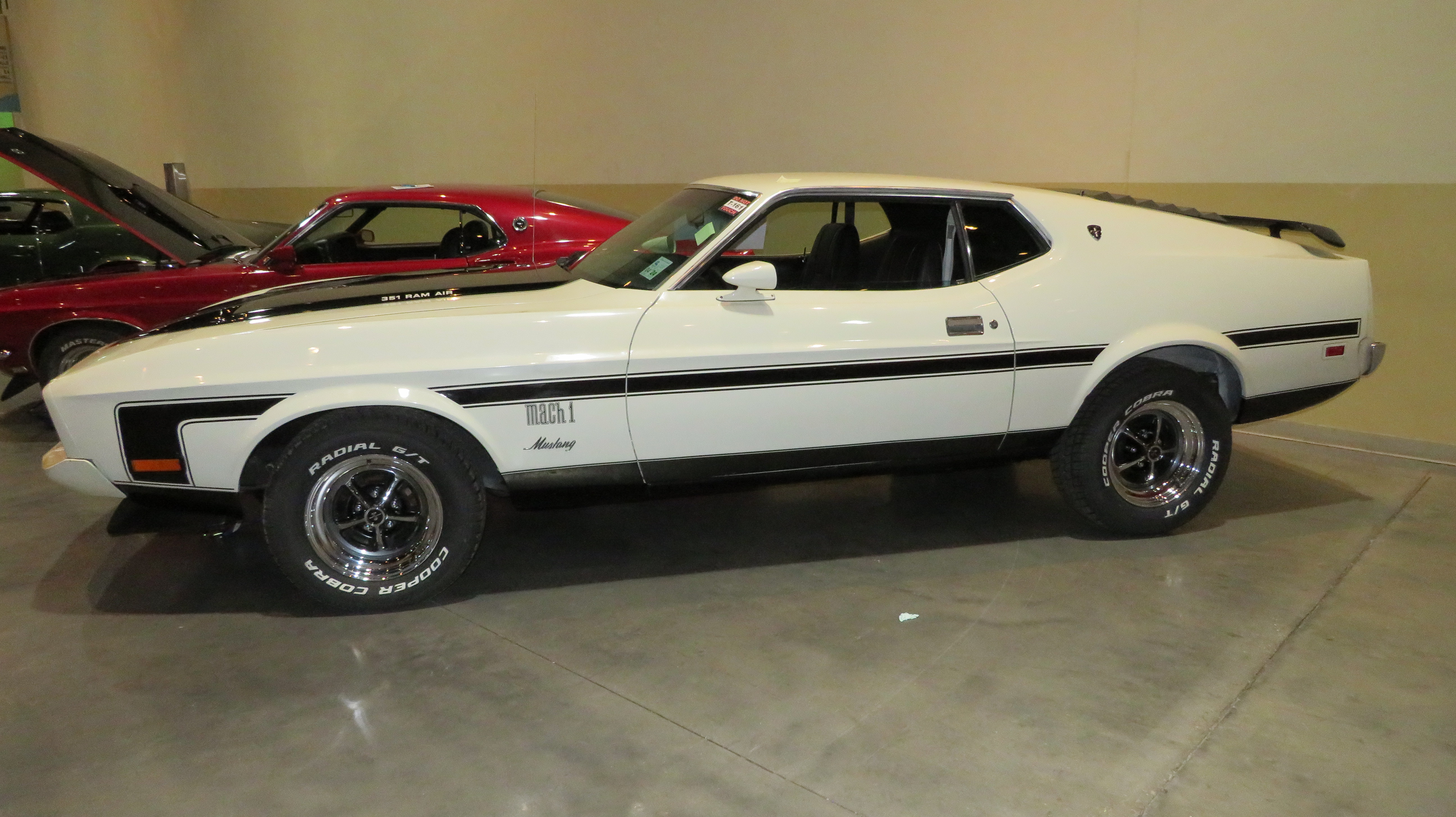 2nd Image of a 1973 FORD MUSTANG FASTBACK