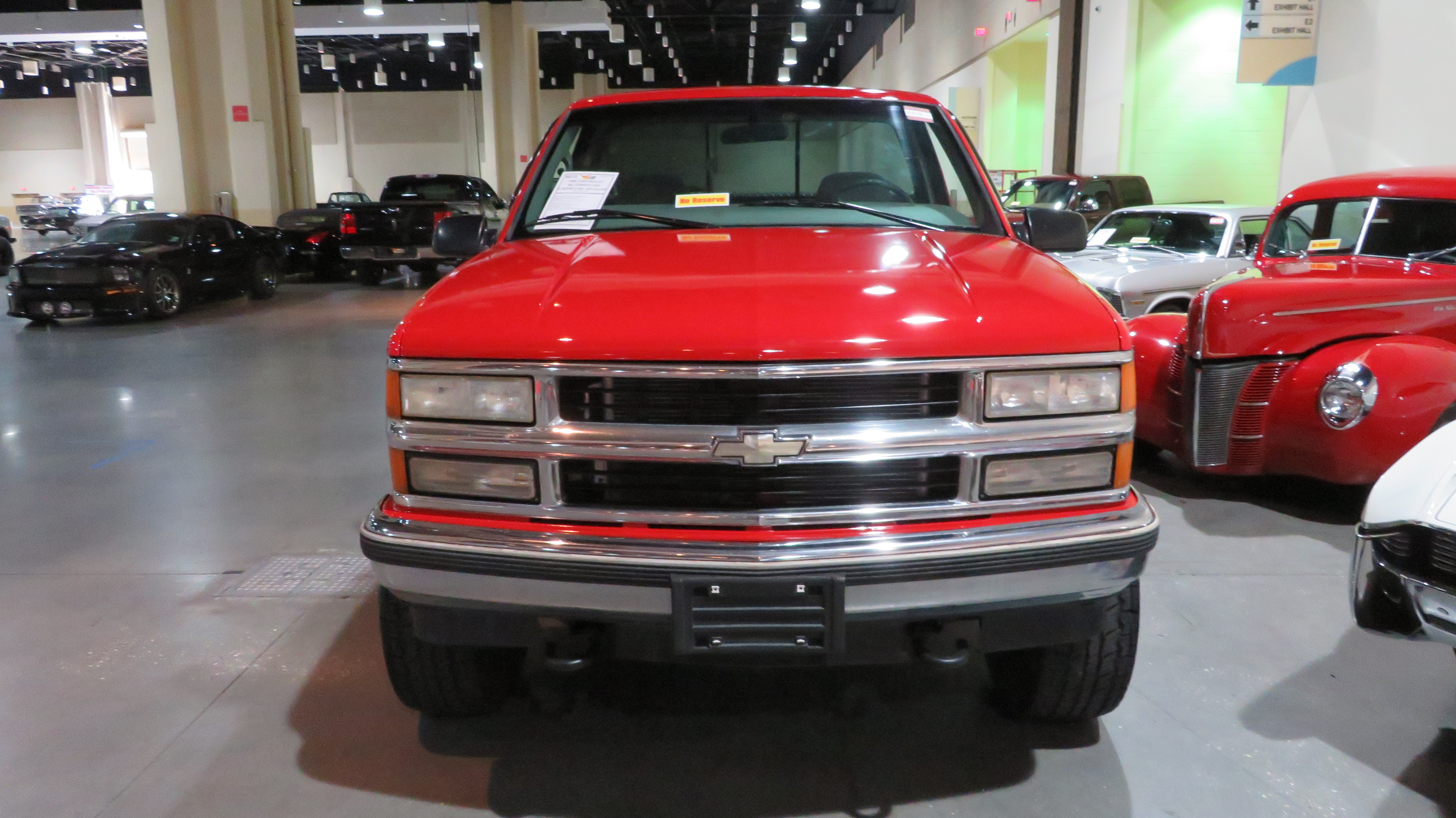 2nd Image of a 1998 CHEVROLET SILVERADO 4X4