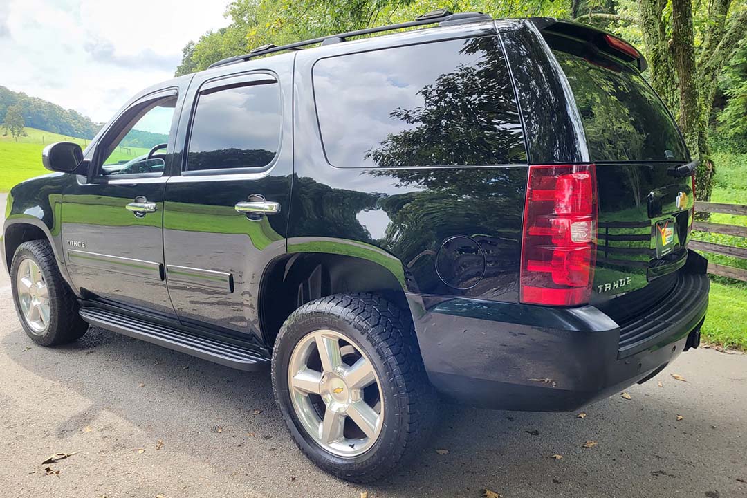 2nd Image of a 2014 CHEVROLET TAHOE LS