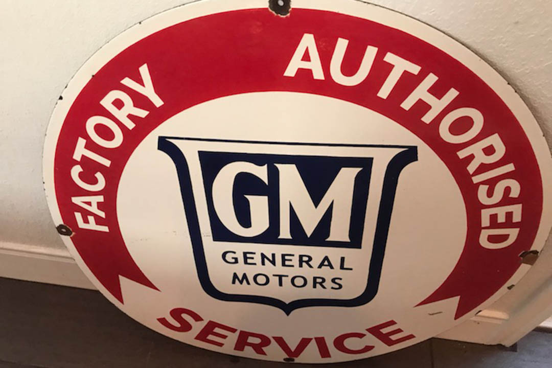 0th Image of a N/A GM FACTORY AUTHORIZED SERVICE SIGN