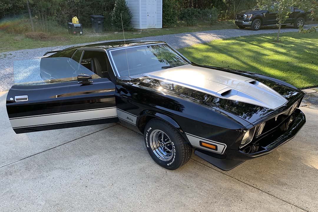 2nd Image of a 1973 FORD MUSTANG