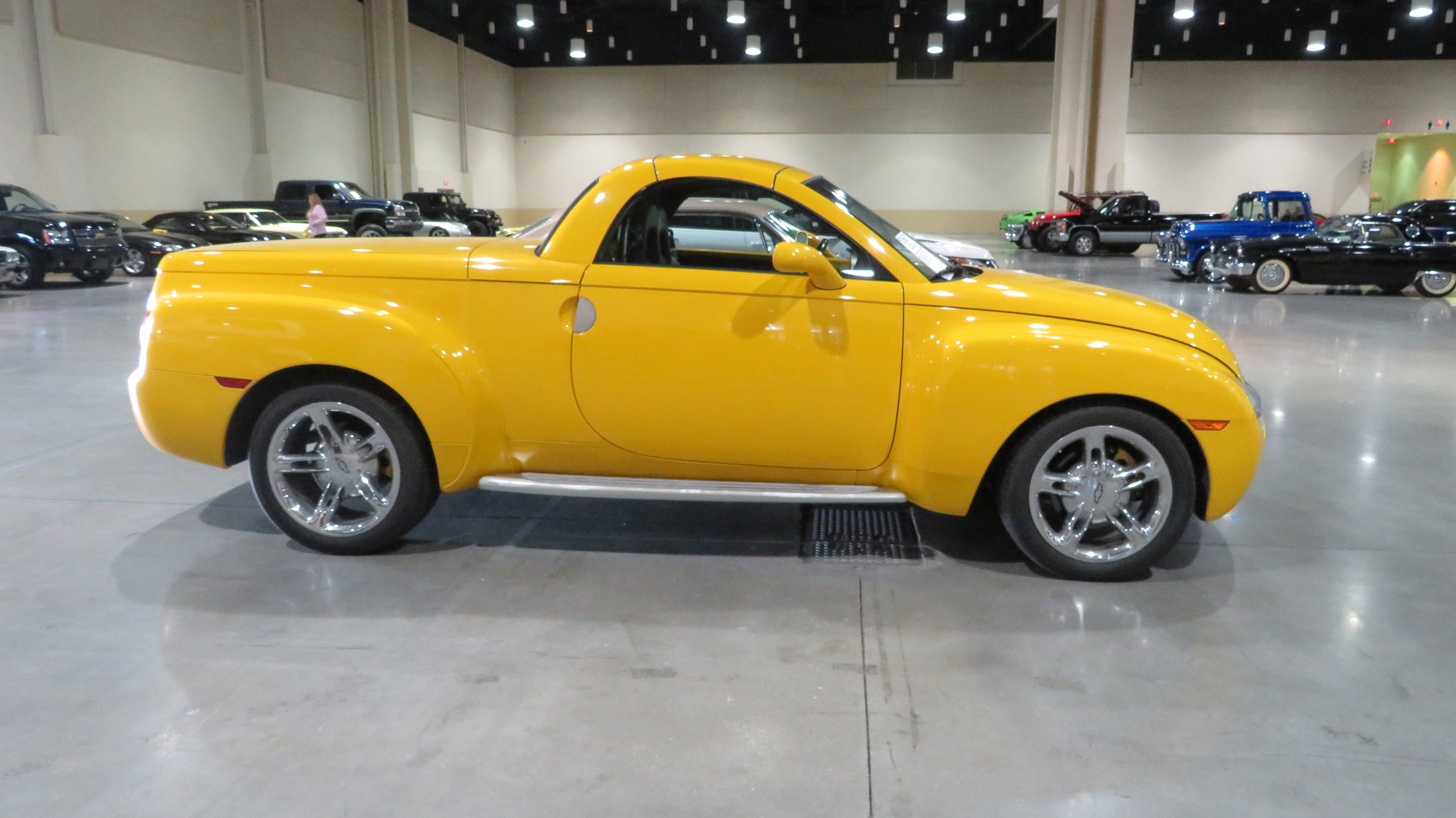 2nd Image of a 2004 CHEVROLET SSR LS