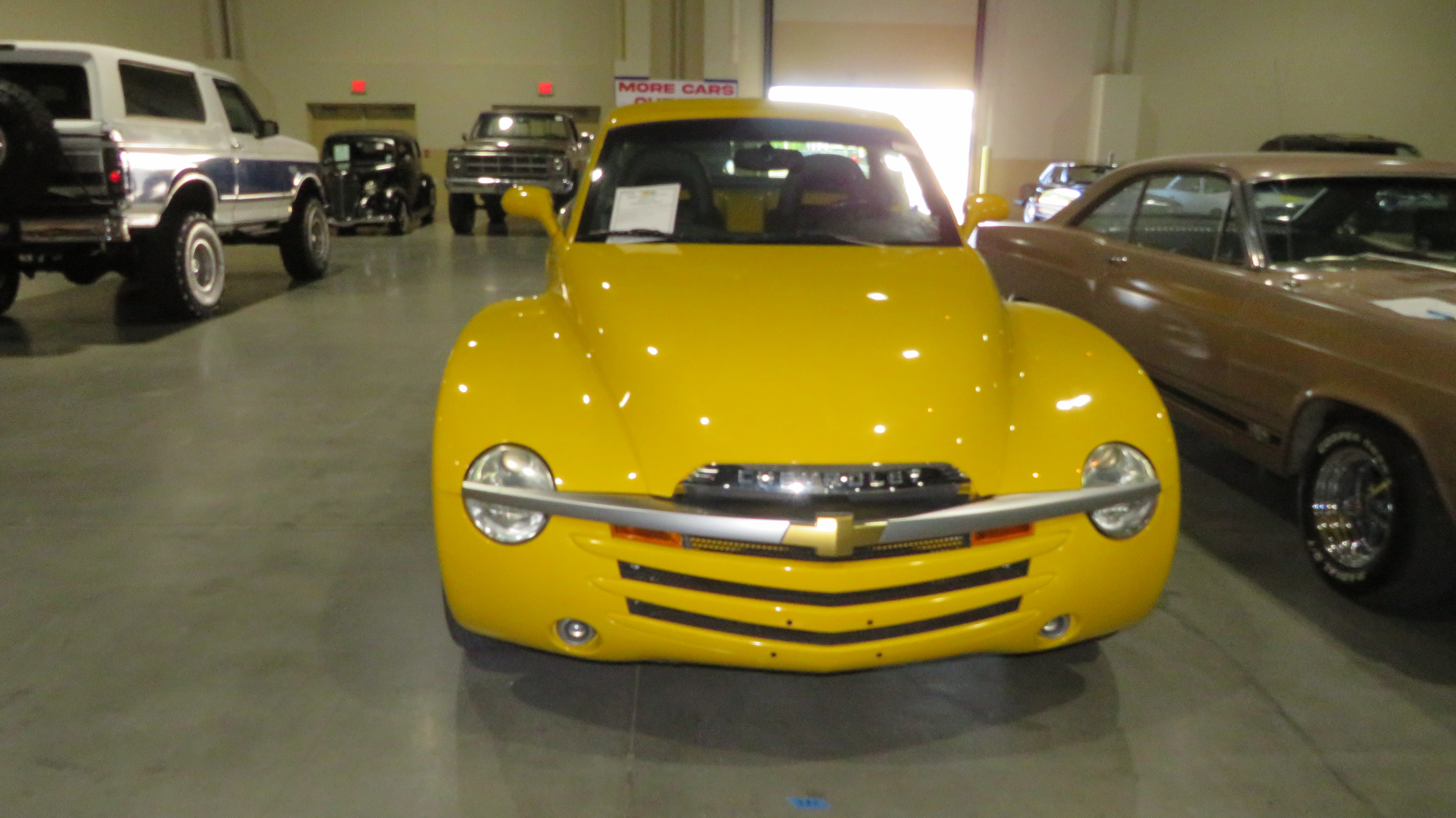 3rd Image of a 2004 CHEVROLET SSR LS