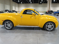 Image 3 of 12 of a 2004 CHEVROLET SSR LS