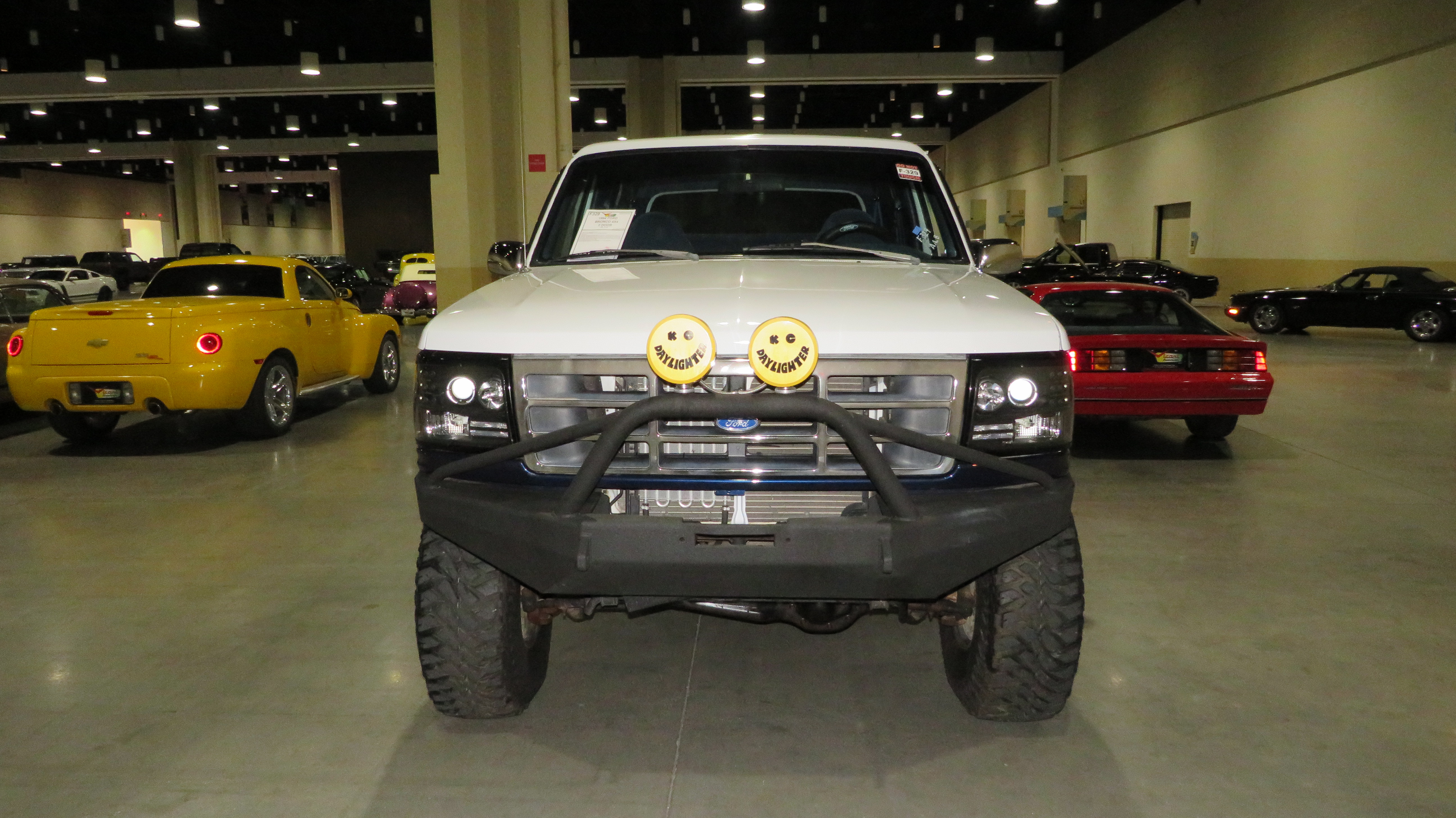 2nd Image of a 1994 FORD BRONCO 4X4
