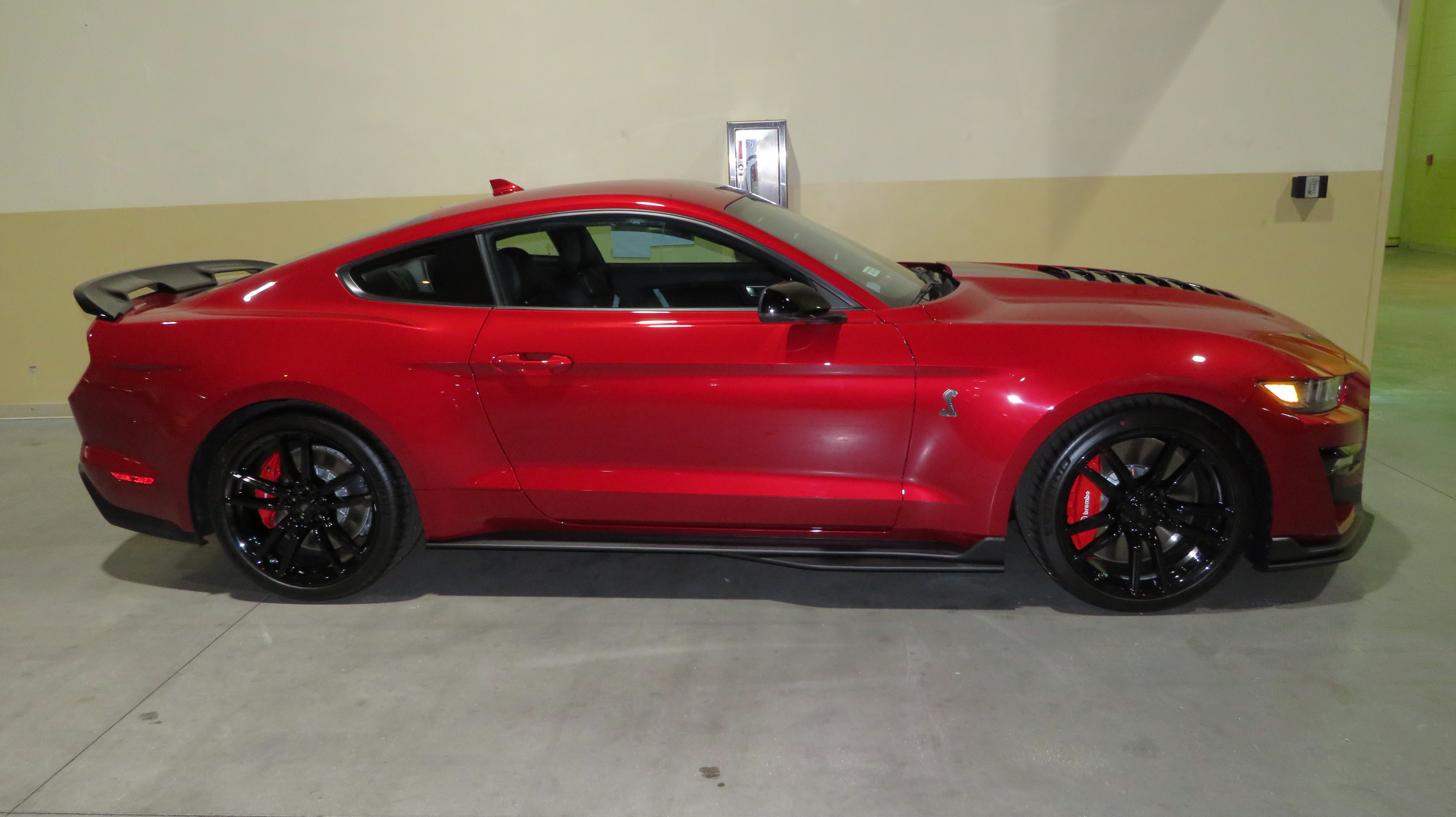 4th Image of a 2022 FORD MUSTANG SHELBY GT500