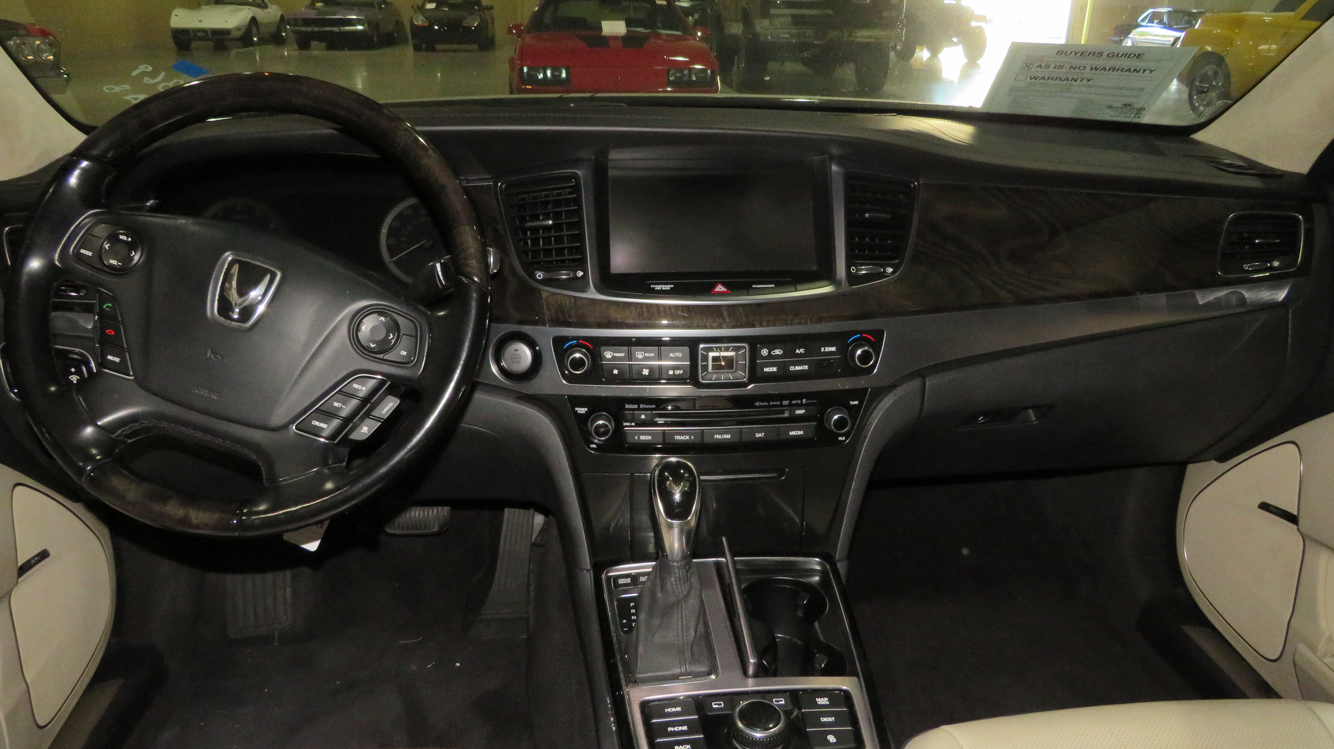 6th Image of a 2014 HYUNDAI EQUUS