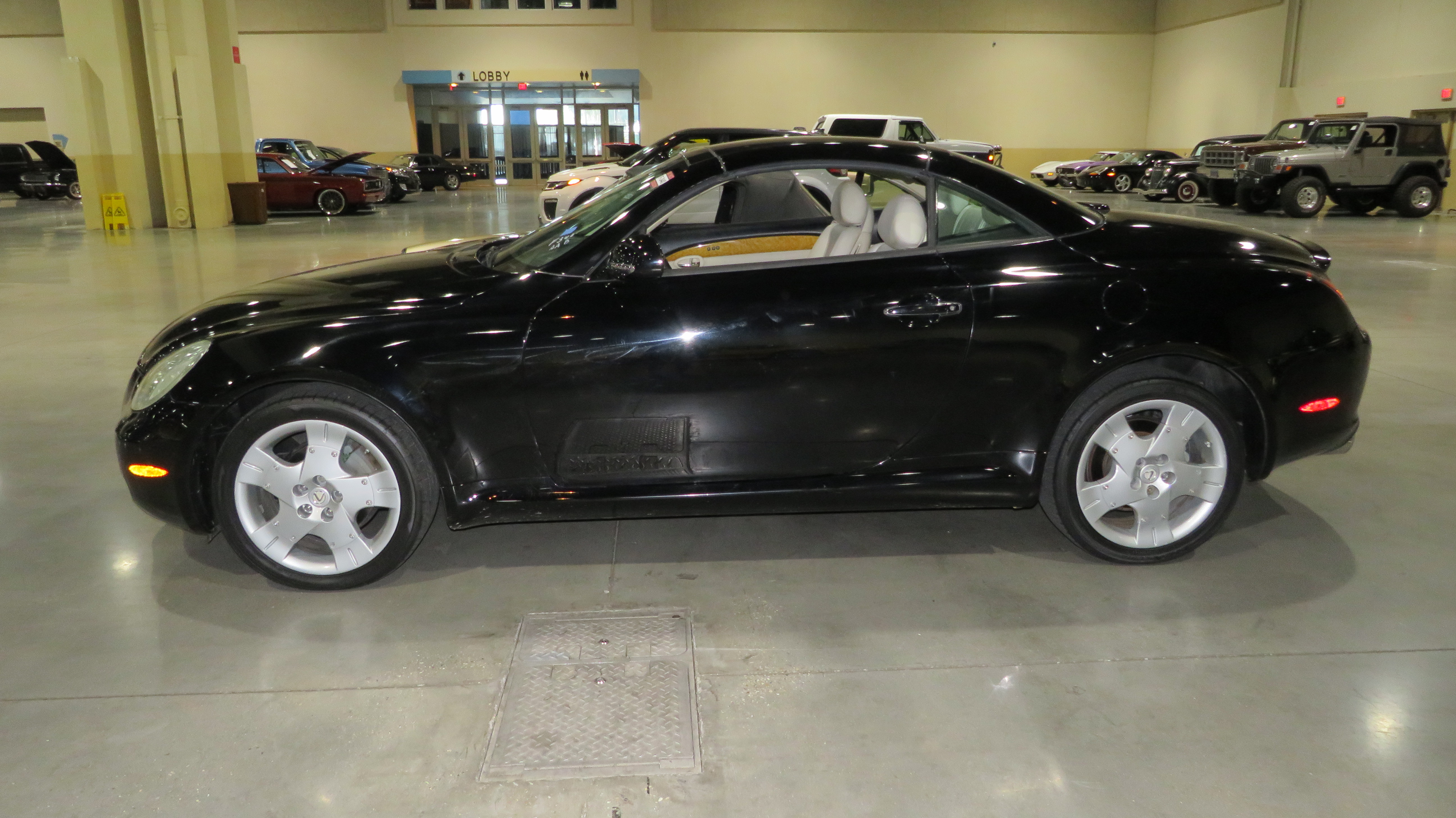 2nd Image of a 2005 LEXUS SC 430