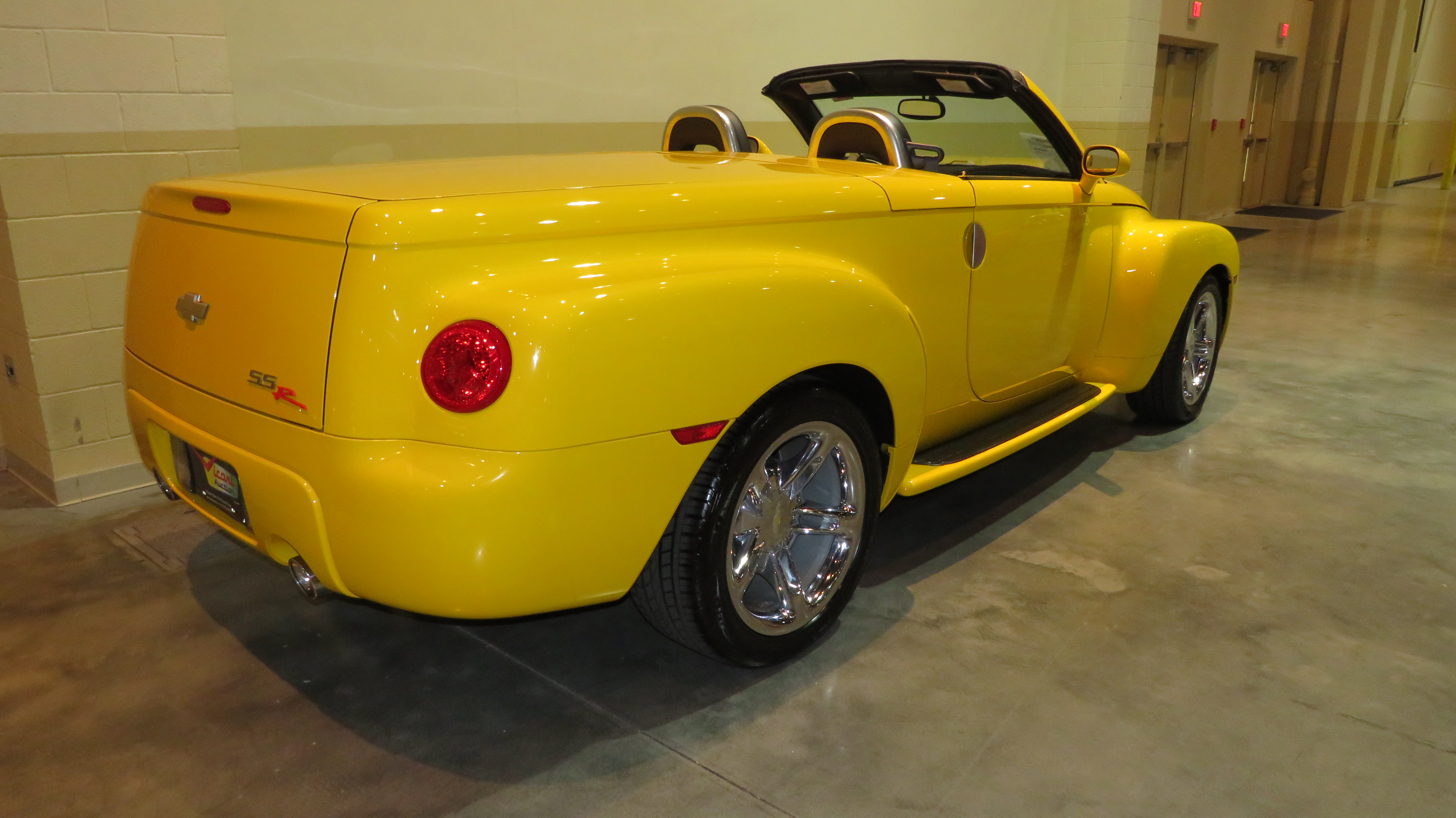 9th Image of a 2005 CHEVROLET SSR