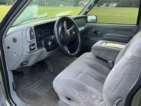 Image 4 of 5 of a 1998 CHEVROLET GMT-400