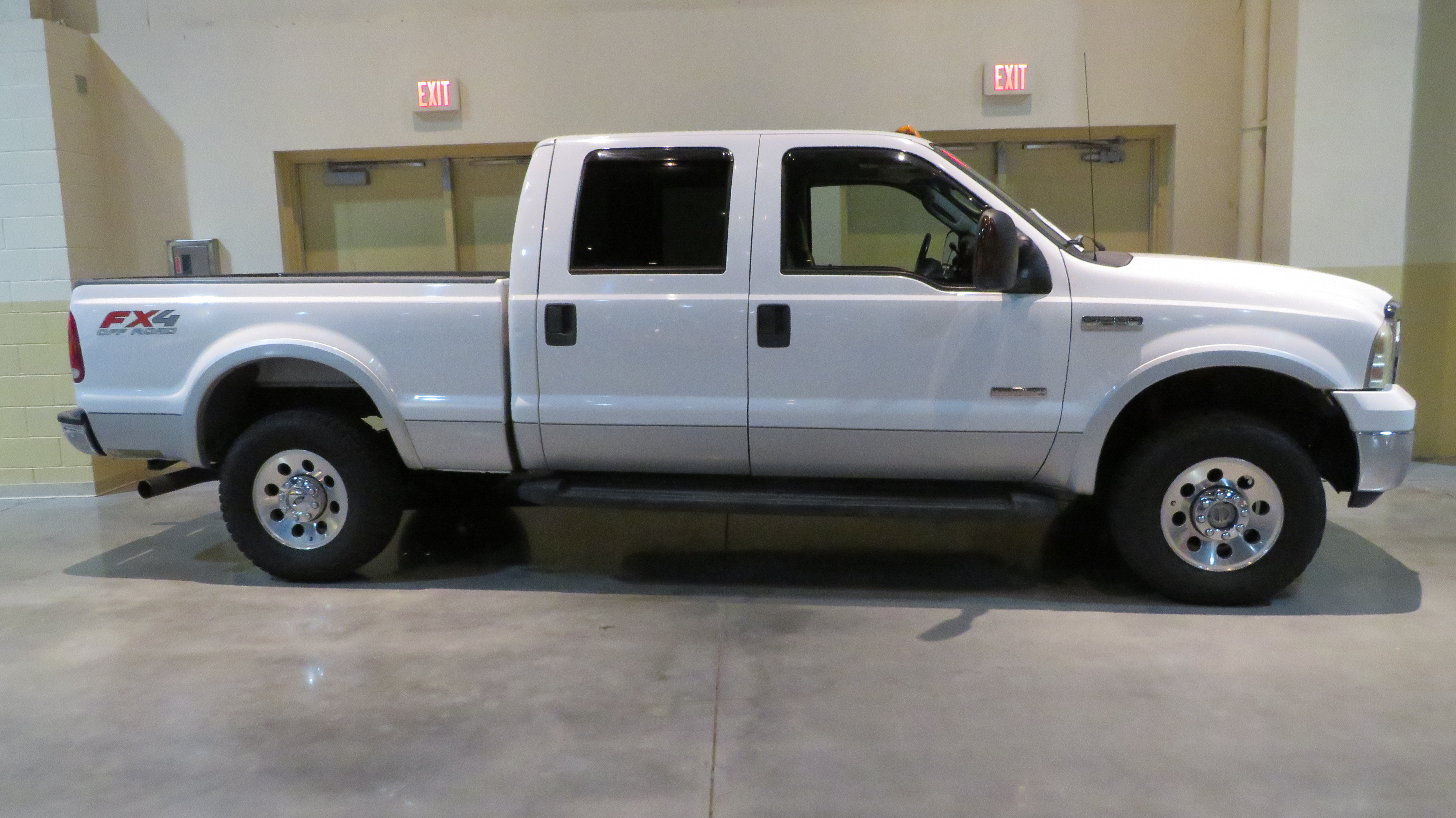 2nd Image of a 2006 FORD F-250 SUPER DUTY XLT
