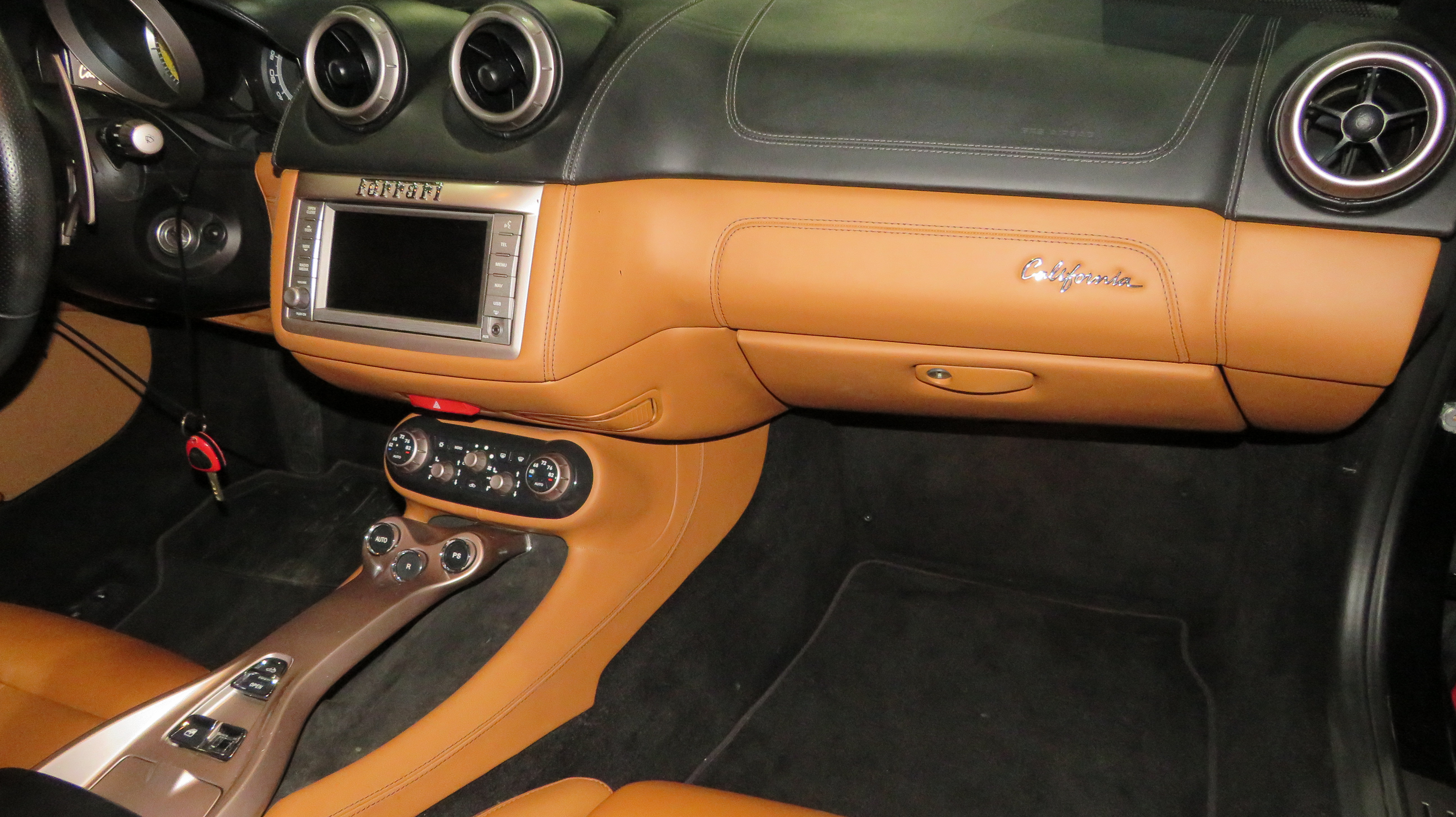 7th Image of a 2013 FERRARI CALIFORNIA USA SPYDER