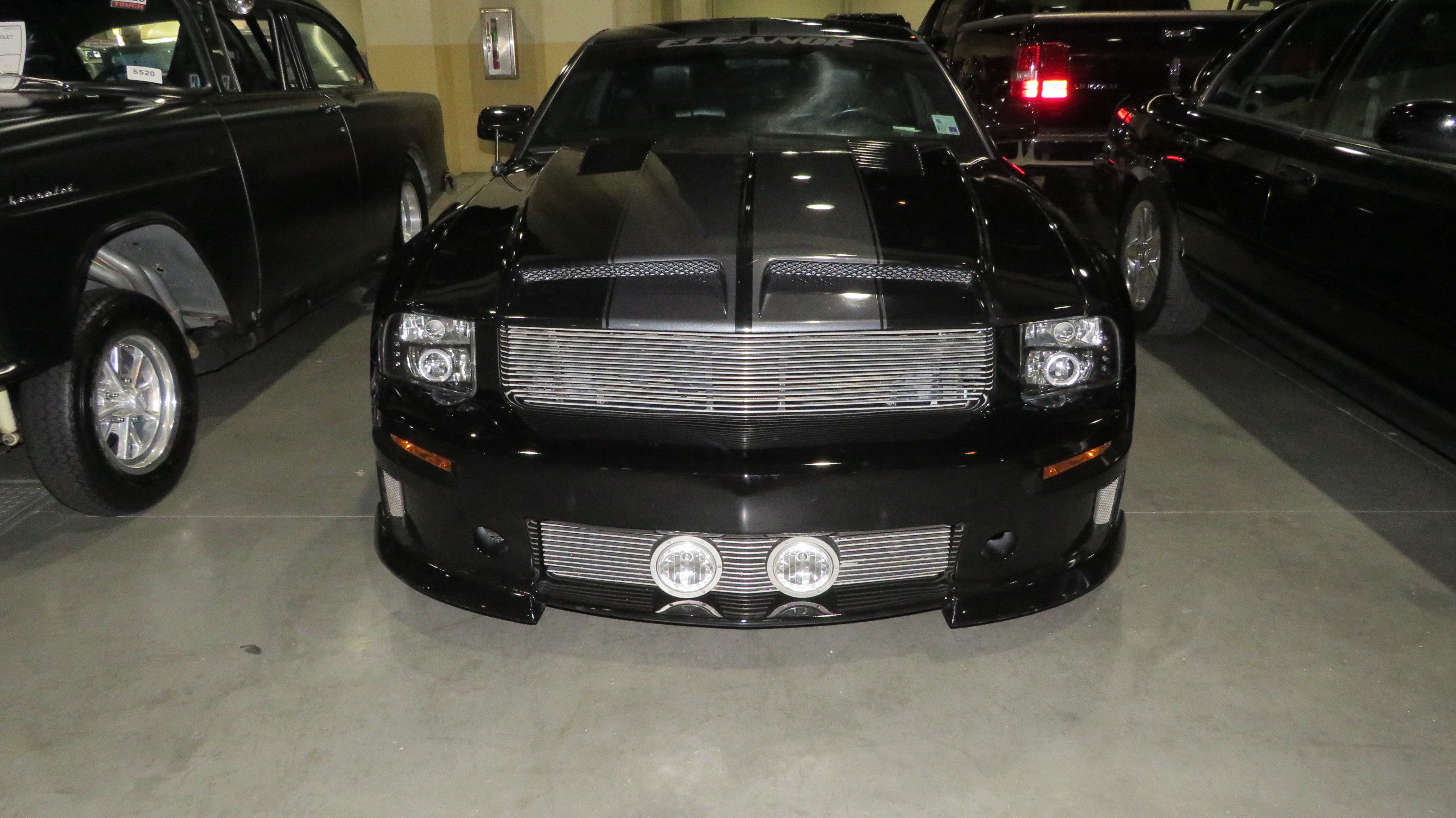 2nd Image of a 2005 FORD MUSTANG GT