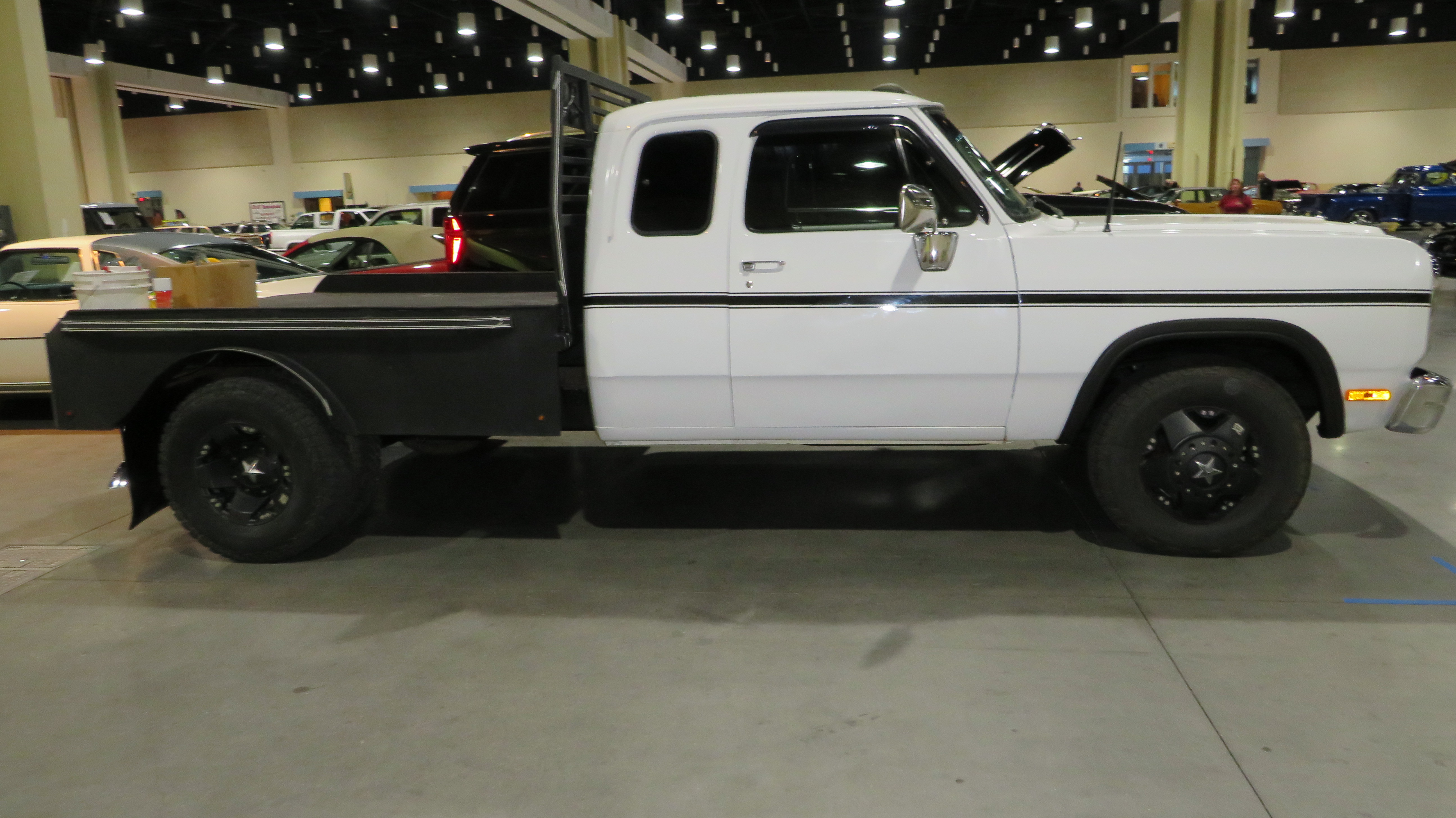 2nd Image of a 1993 DODGE D350 PICKUP 1 TON