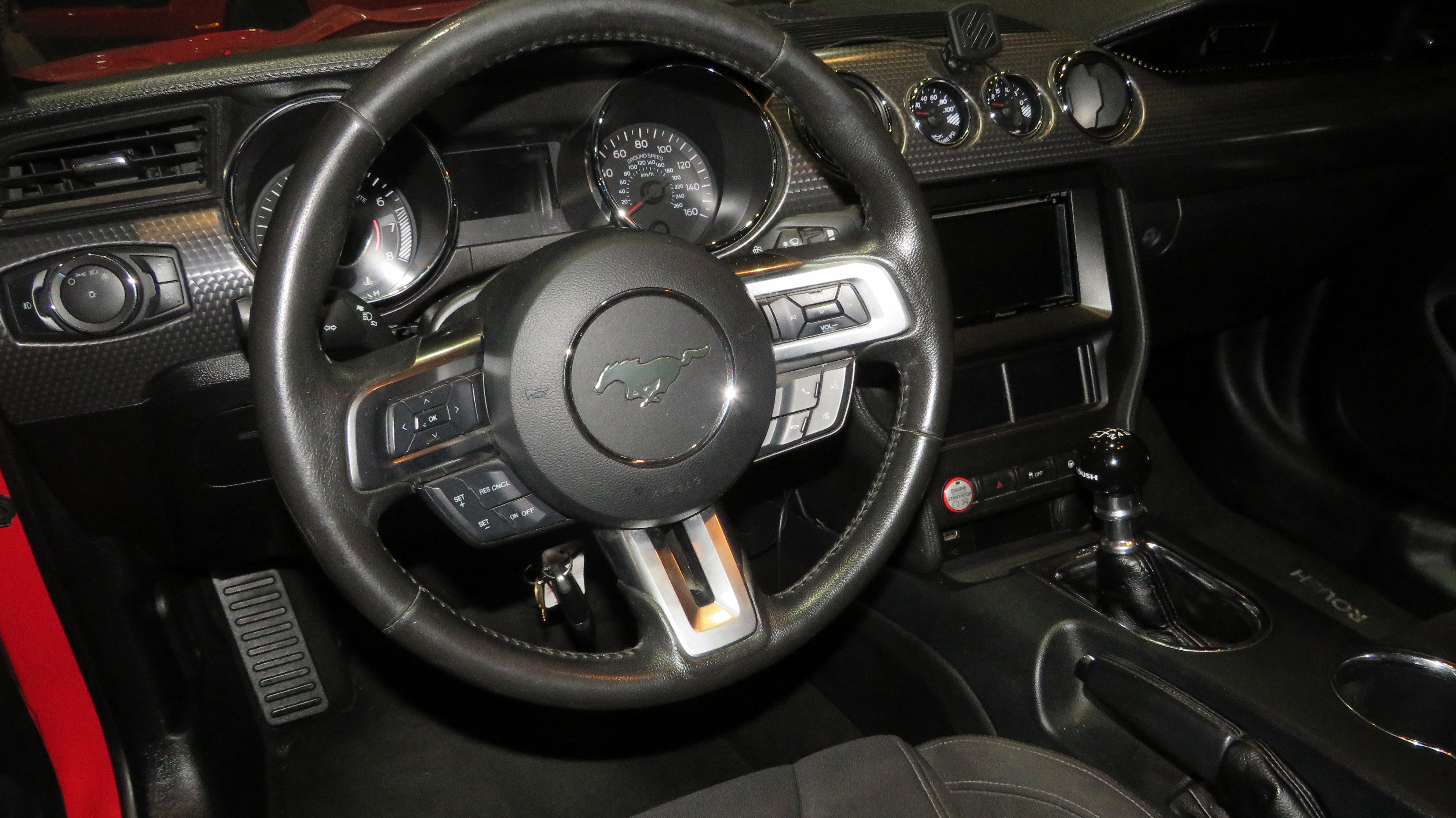 5th Image of a 2015 FORD MUSTANG GT