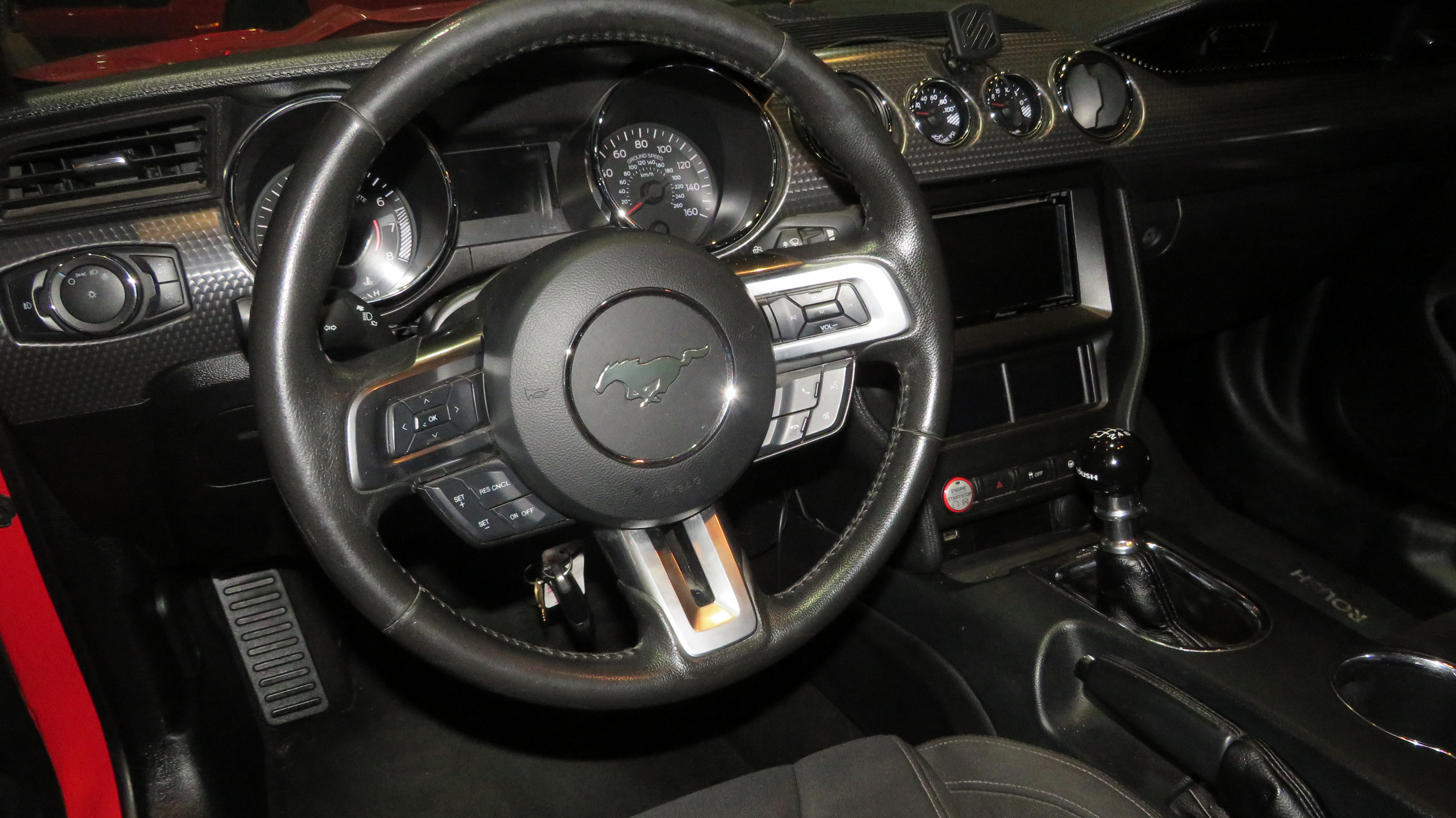 5th Image of a 2015 FORD MUSTANG GT