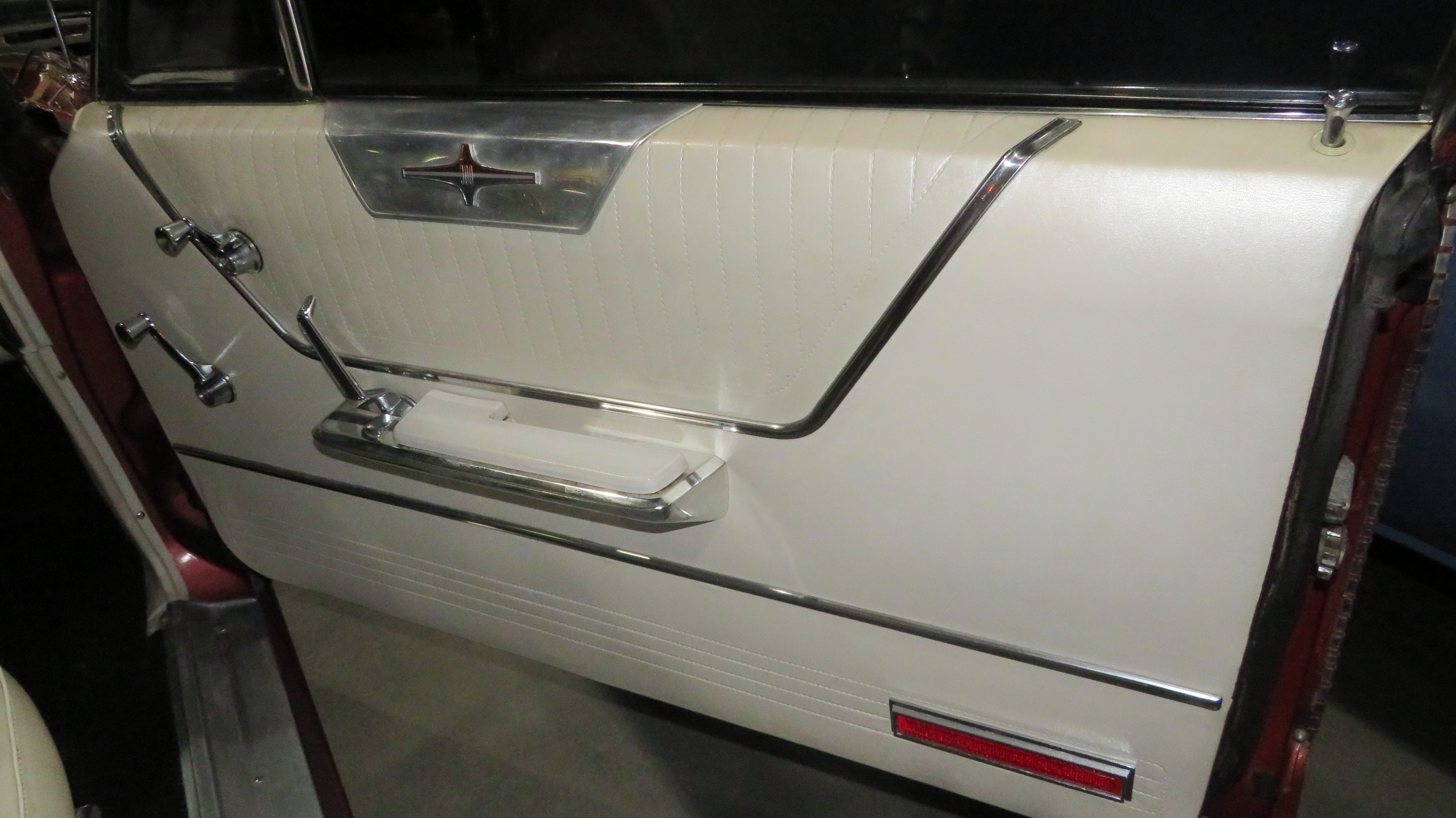 7th Image of a 1965 CHRYSLER 300L