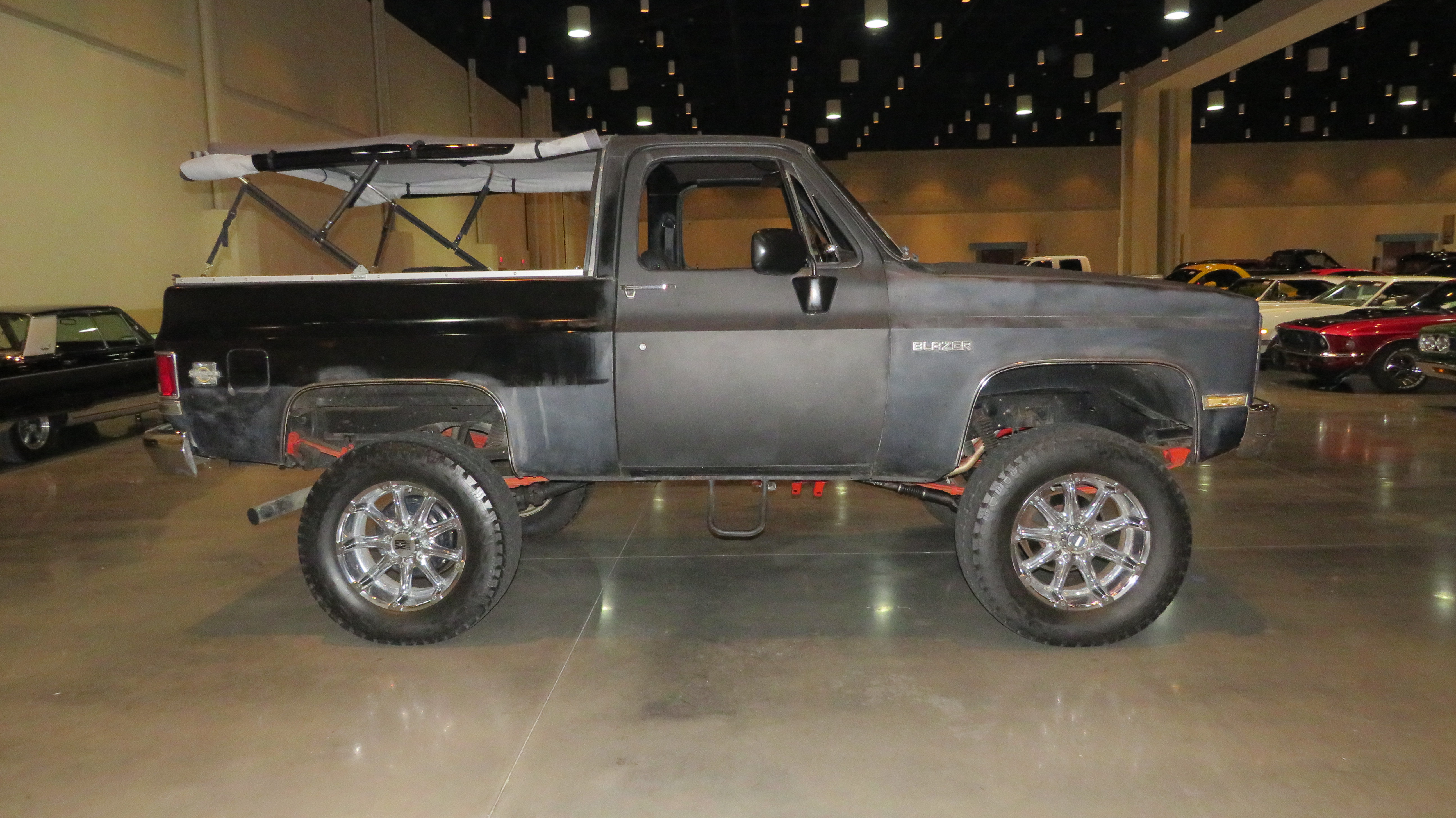 2nd Image of a 1985 CHEVROLET BLAZER 1/2 TON; K5/K10