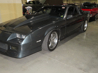 Image 2 of 12 of a 1988 CHEVROLET CAMARO