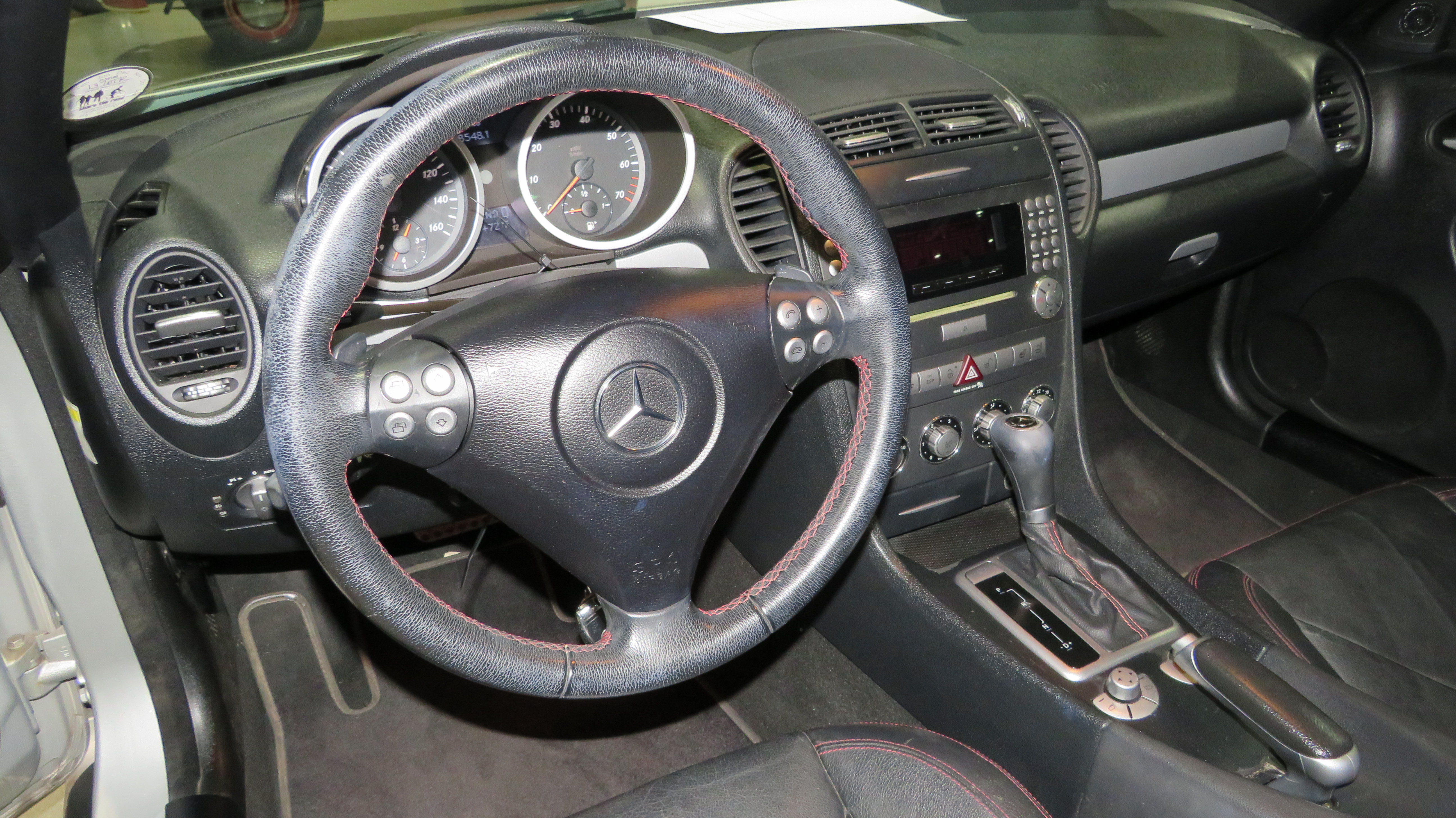 5th Image of a 2008 MERCEDES-BENZ SLK