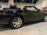Image 7 of 29 of a 2003 FORD THUNDERBIRD