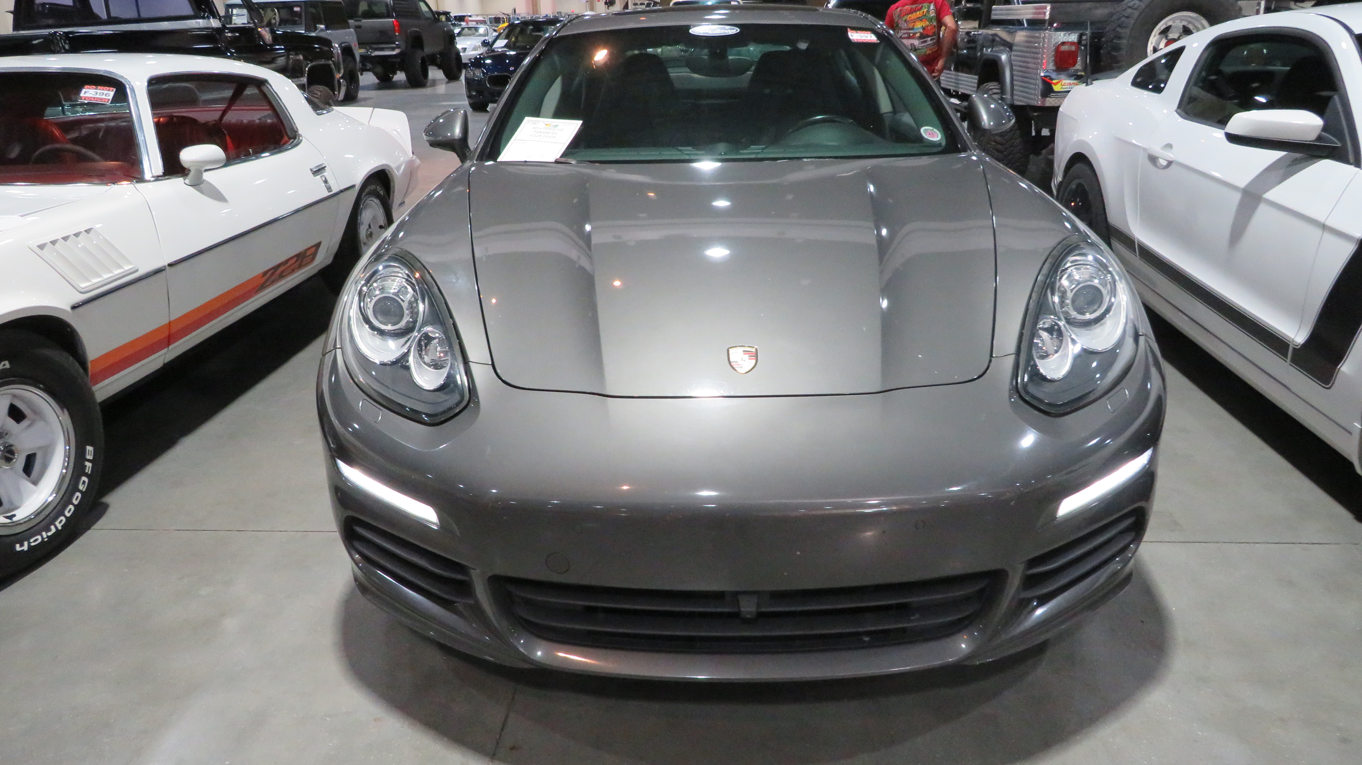 2nd Image of a 2014 PORSCHE PANAMERA